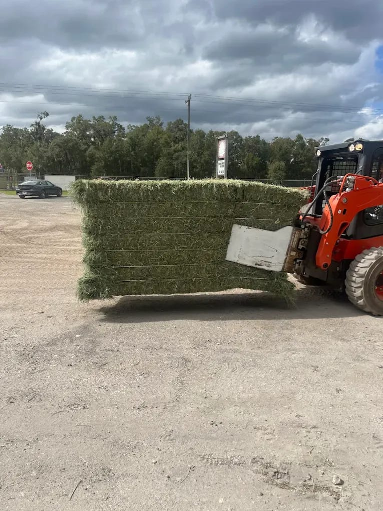 How Many Hay Bales Fit in a Truck or Trailer?